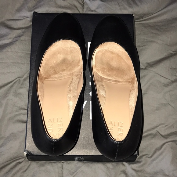 Michelle Naturalizer - Picture 6 of 11